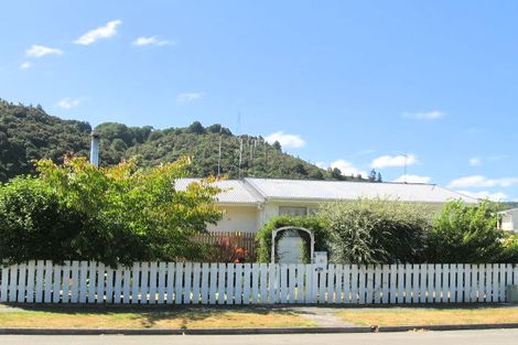 Photo of property in 15 Moonstone Grove, Birchville, Upper Hutt, 5018