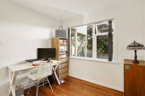 Photo of property in 7/139 Queens Drive, Lyall Bay, Wellington, 6022