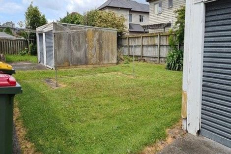 Photo of property in 2/124 Te Atatu Road, Te Atatu South, Auckland, 0610