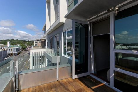 Photo of property in 22 Liardet Apartments, 402/22 Liardet Street, New Plymouth, 4310