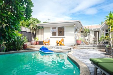 Photo of property in 25 Catalina Crescent, Forrest Hill, Auckland, 0620