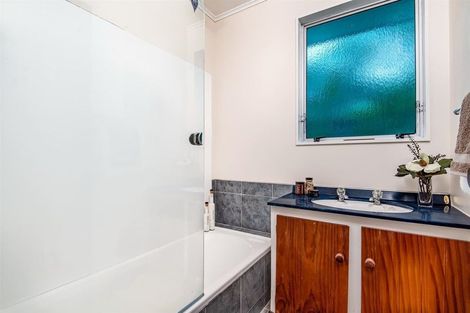 Photo of property in 9 Tesla Place, Totara Vale, Auckland, 0629