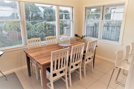 Photo of property in 9 Nicholson Road, Khandallah, Wellington, 6035