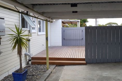 Photo of property in 1/16 Ramillies Place, Glenfield, Auckland, 0629