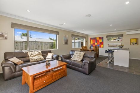 Photo of property in 10 Poppy Watts Grove, Stokes Valley, Lower Hutt, 5019