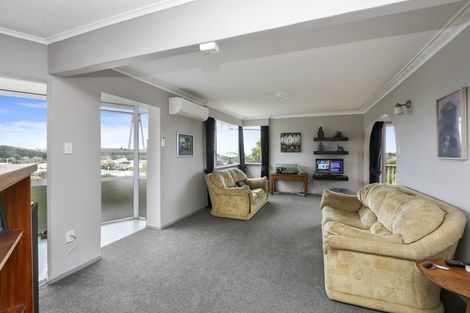Photo of property in 15 Mount View Place, Spotswood, New Plymouth, 4310
