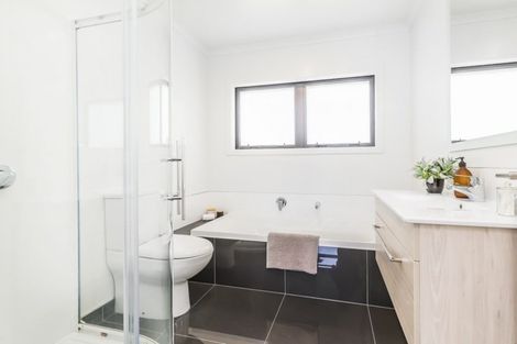 Photo of property in 3 Bunker Way, Strathmore Park, Wellington, 6022