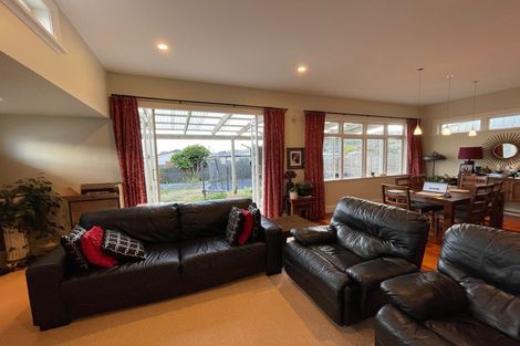 Photo of property in 28 Apu Crescent, Lyall Bay, Wellington, 6022