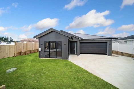 Photo of property in 28 Will Street, Huapai, Kumeu, 0810