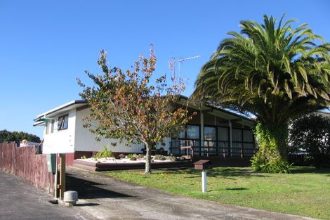 Photo of property in 15 Bodi Place, Te Atatu South, Auckland, 0610