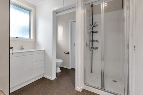 Photo of property in 10 Gannet Place, One Tree Point, 0118