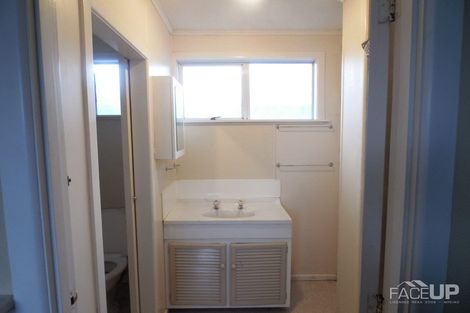 Photo of property in 49 Flanshaw Road, Te Atatu South, Auckland, 0610