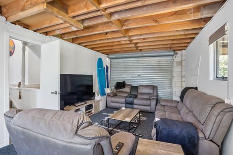 Photo of property in 2/307a Wairau Road, Totara Vale, Auckland, 0627