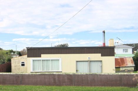 Photo of property in 17 Roore Street, Foxton Beach, Foxton, 4815