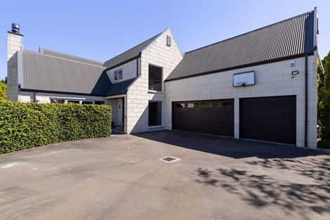 Photo of property in 33 Royal Oak Drive, Kelvin Grove, Palmerston North, 4414