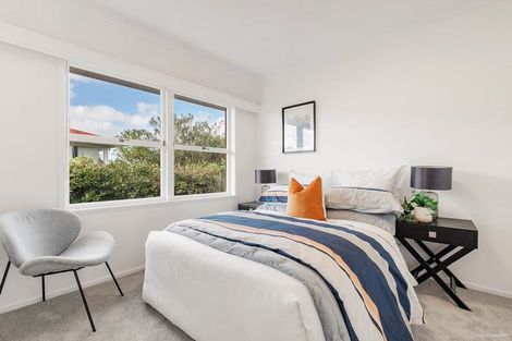 Photo of property in 1/33 Knightsbridge Drive, Forrest Hill, Auckland, 0620