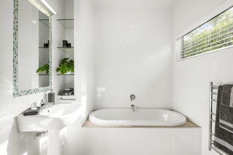 Photo of property in 1/11 Pullum Street, Birkenhead, Auckland, 0626
