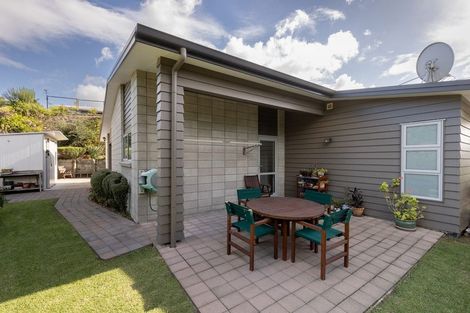 Photo of property in 16 Kayelene Place, Omokoroa, 3114
