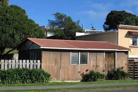 Photo of property in 30 Heperi Street, Waikanae Beach, Waikanae, 5036