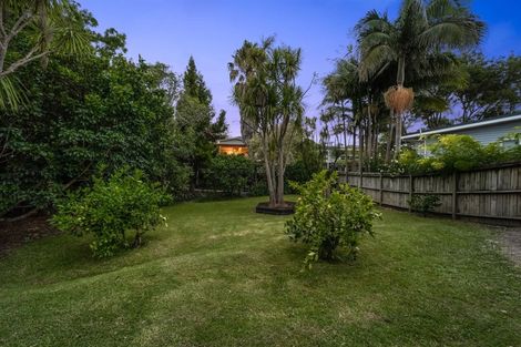 Photo of property in 13 Sandown Road, Rothesay Bay, Auckland, 0630