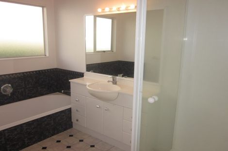 Photo of property in 60a Redwing Street, Browns Bay, Auckland, 0630