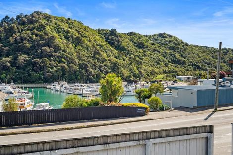 Photo of property in 62 Waikawa Road, Picton, 7220