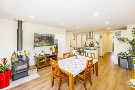 Photo of property in 8 Ronald Scott Grove, Riverstone Terraces, Upper Hutt, 5018