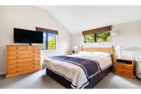 Photo of property in 2/24 Merton Avenue, Glenfield, Auckland, 0627