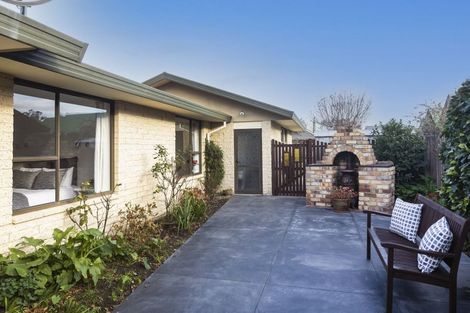 Photo of property in 9 Harkness Place, Avonhead, Christchurch, 8042