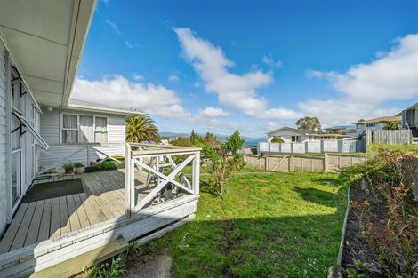 Photo of property in 5 Cypress Drive, Maungaraki, Lower Hutt, 5010