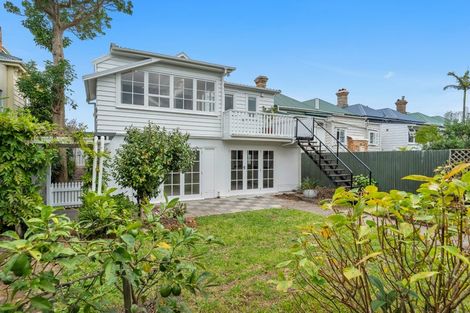 Photo of property in 29 Queens Parade, Devonport, Auckland, 0624