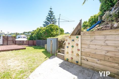 Photo of property in 19 Black Rock Road, Newlands, Wellington, 6037