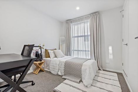 Photo of property in 33 Tokai Place, Glen Eden, 0602