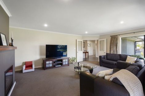 Photo of property in 5 Rodeo Drive, Kelvin Grove, Palmerston North, 4414