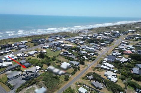 Photo of property in 9 Trafalgar Street, Foxton Beach, Foxton, 4815