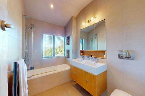 Photo of property in 15 Kim Street, Khandallah, Wellington, 6035
