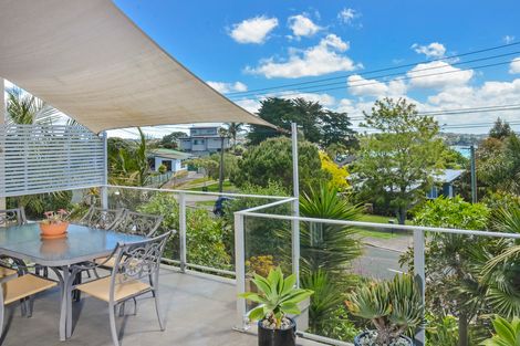 Photo of property in 2/19 Tindalls Bay Road, Tindalls Beach, Whangaparaoa, 0930