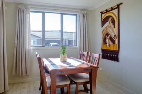 Photo of property in Waterview Estate, 44/4 Greystone Place, Omokoroa, 3114