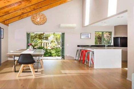 Photo of property in 6 Tree Fern Trail, Campbells Bay, Auckland, 0630