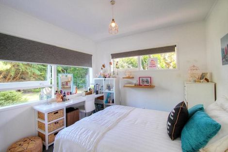 Photo of property in 4 Chatswood Grove, Chatswood, Auckland, 0626