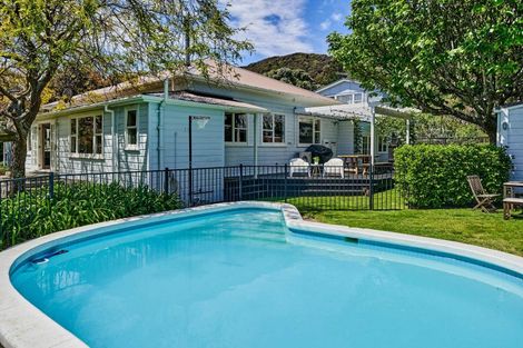 Photo of property in 15 Konini Street, Eastbourne, Lower Hutt, 5013