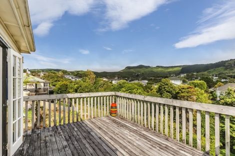 Photo of property in 3 Te Reinga View, Tawa, Wellington, 5028