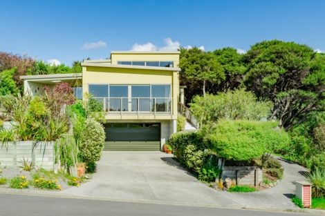 Photo of property in 2 Ocean Vista Lane, Paraparaumu, 5032
