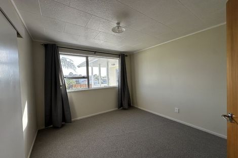 Photo of property in 76 Rosewarne Crescent, Glendene, Auckland, 0602