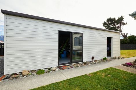 Photo of property in 16 Beach Road, Kaikoura, 7300