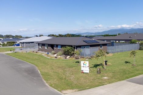 Photo of property in 1 Routhan Way, Carterton, 5713