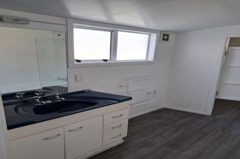 Photo of property in 32 Pendarves Street, New Plymouth, 4310