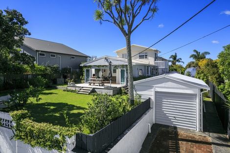 Photo of property in 2/949 Beach Road, Torbay, Auckland, 0630