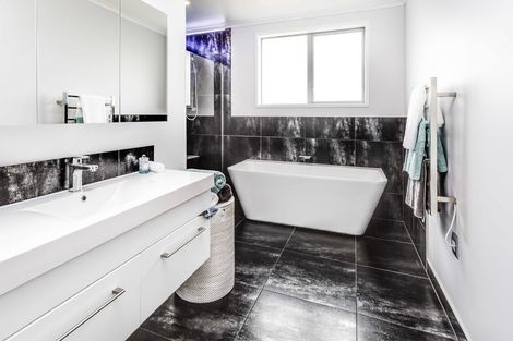 Photo of property in 32 Hitchen Road, Pokeno, 2402