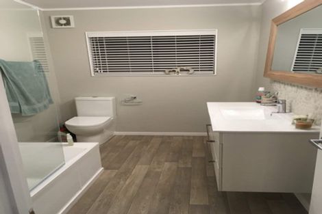 Photo of property in 240 Henderson Valley Road, Henderson, Auckland, 0612